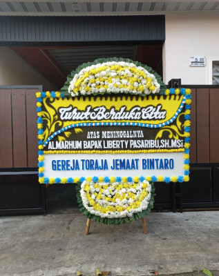 Papan Bunga Duka di Tanggamus